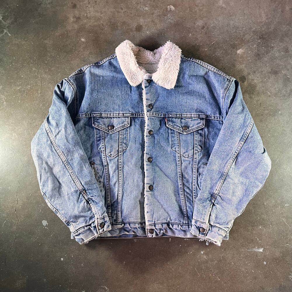 Vintage 90s Levi’s type 3 faded/distressed Sherpa lined Jean jacket mens large